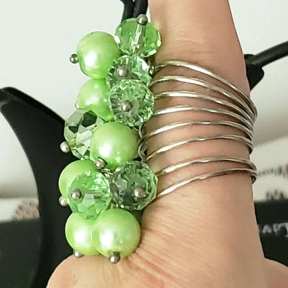 ⭐5/$25 Fun Funky  Lime Green Peridot August Beaded Bauble Ring - Picture 10 of 13
